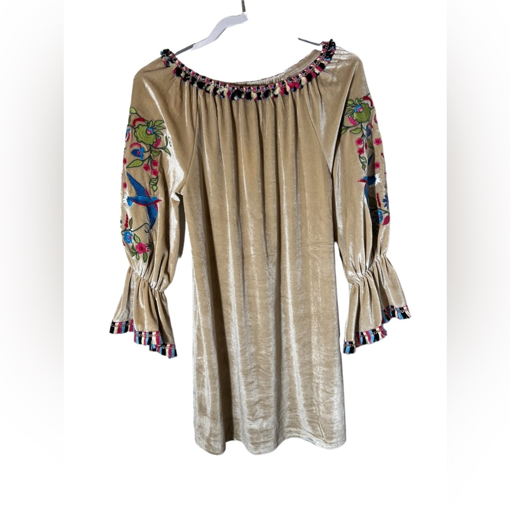 Velzera Velvet A-line Dress NWT Size Medium 😍